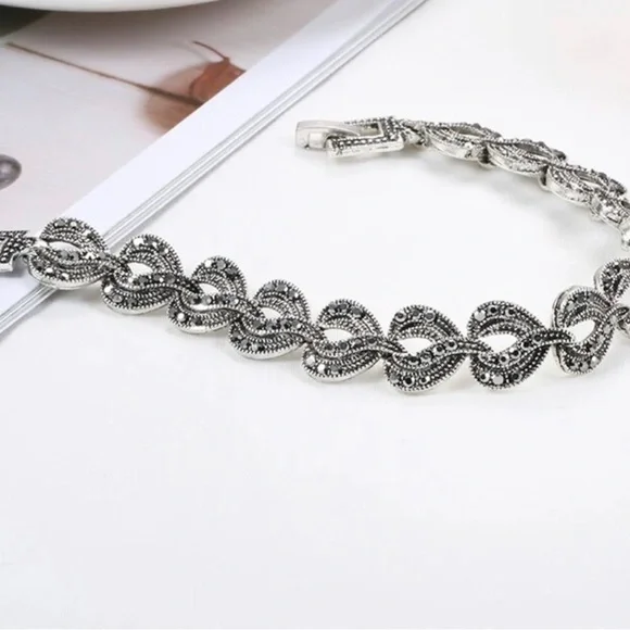 Black crystals antique silver bracelet - Picture 4 of 9